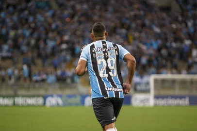 04/10/2022 - PORTO ALEGRE, RS - Grêmio x CSA, Campeonato Brasileiro - Série B. Diego Souza. FOTO: Jefferson Botega / Agência RBSIndexador: Jeff Botega<!-- NICAID(15226678) -->