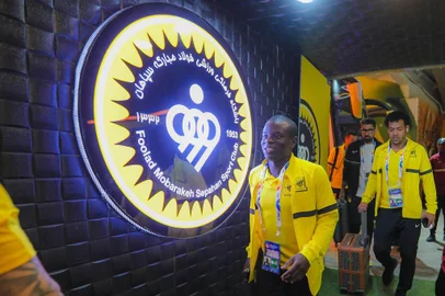 Al-Ittihad no estádio do Sepahan<!-- NICAID(15557169) -->