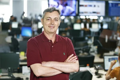 PORTO ALEGRE, RS, BRASIL, 18-02-2020: O jornalista e colunista David Coimbra, retorna ao Brasil e à redação de GaúchaZH (FOTO FÉLIX ZUCCO/AGÊNCIA RBS, Editoria SuaVida).<!-- NICAID(14422860) -->