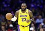 VÍDEO: LeBron James quebra recorde na NBA, mas Los Angeles Lakers sofre derrota expressiva