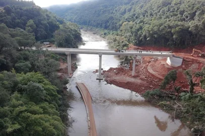 Reconstruída após enchente de 2023, ponte entre Guaporé e Arvorezinha será inaugurada no dia 31.<!-- NICAID(16288169) -->
