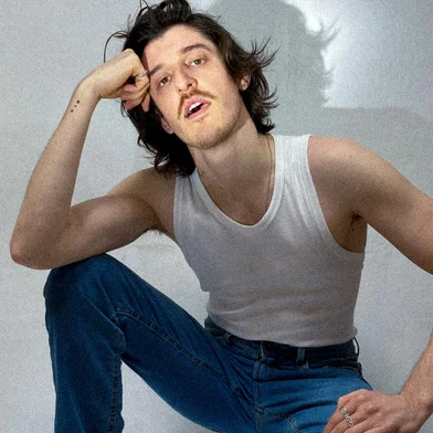 Henrique Zattera, sou cantor e compositor de Caxias do Sul, e nesta sexta-feira (22/07) lanço meu novo single Metade de Mim!<!-- NICAID(15154818) -->