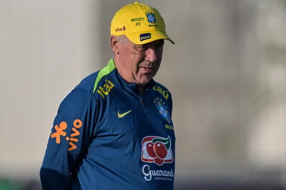 Brazil's Italian coach Carlo Ancelotti conducts a training session in Sao Paulo, on June 2, 2025, ahead of the FIFA World Cup 2026 qualifier football match against Ecuador on June 5. (Photo by Nelson ALMEIDA / AFP)<!-- NICAID(16051947) -->