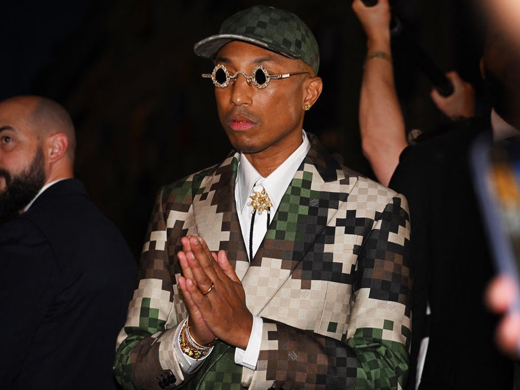 Pharrell Williams apresenta sua primeira coleção para a Louis