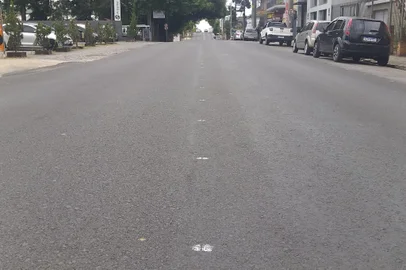 Após concluir os recapeamentos nos bairros Cruzeiro e Bela Vista, a Prefeitura de Caxias do Sul, por meio da Secretaria de Obras e Serviços Públicos (SMOSP), iniciará nesta quarta-feira (27) os trabalhos de manutenção asfáltica na Rua Júlio Calegari, no bairro Esplanada, zona sul da cidade.<!-- NICAID(15921958) -->