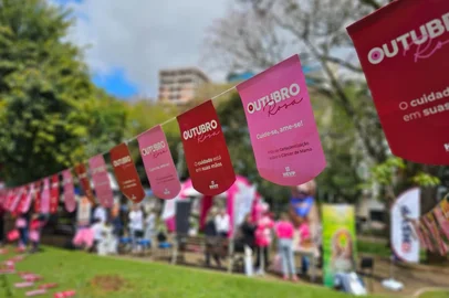 Eduarda Costa / Agencia RBS Mateada outubro rosa cacc passo fundo<!-- NICAID(16389464) -->