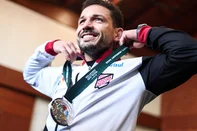PORTO ALEGRE, RS, BRASIL, 23-06-2025: Judoca da Sogipa, Daniel Cargnin, conquista medalha de prata no Campeonato Mundial de Judô de Budapeste. O atleta que retornou ao tatame após lesões, foi vencido pelo francês Joan-Benjamin Gaba conquistando o vice campeonato. Foto: Jonathan Heckler/Agência RBS<!-- NICAID(16065319) -->