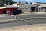 Motorista colide e derruba poste no bairro Charqueadas, em Caxias