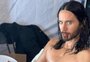 Jared Leto comemora aniversário postando foto sem camisa e impressiona fãs: "Como assim você tem 50 anos?"