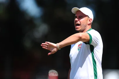 FARROUPILHA, RS, BRASIL, 29/02/2020. Brasil-Fa x G. E. Municipal, de Montenegro. Jogo-treino realizado no estádio das Castanheiras, em Farroupilha. Na foto, técnico Luciano Almeida. (Porthus Junior/Agência RBS)Indexador: Porthus Junior                  <!-- NICAID(14435781) -->