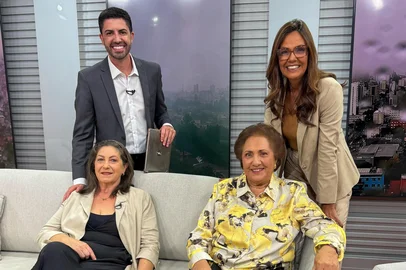 Marco Matos e Cristina Ranzolin recebem as mães, Sandra Matos e Yara Ranzolin, no Jornal do Almoço<!-- NICAID(16033862) -->