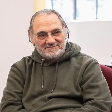 O sociólogo político da educação Carlos Alberto Torres, que é ainda diretor-fundador do Instituto Paulo Freire, professor da UCLA – Universidade da Califórnia, em Los Angeles, foi convidado para abrir o semestre da Área de Humanidades da UCS. Evento ocorre no dia 24 de agosto, aberto à comunidade, também inaugurando a oitava edição do Colóquio Nacional de Educação Discente e o primeiro Congresso Internacional de Educação<!-- NICAID(15517789) -->