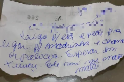 Uma mulher foi resgatada de um regime de cárcere privado após ter pedido socorro através de um bilhete em um posto de gasolina.<!-- NICAID(15927466) -->