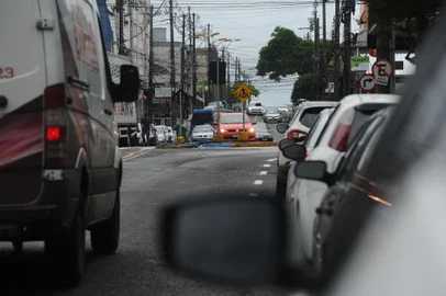 CAXIAS DO SUL, RS, BRASIL, 22/11/2022. A reportagem percorreu algumas das ruas de Caxias do Sul com o maior número de roubos de veículos em 2022. Na foto, Rua Angelina Michielon, no bairro Nossa Senhora de Lourdes. (Bruno Todeschini/Agência RBS)<!-- NICAID(15272266) -->