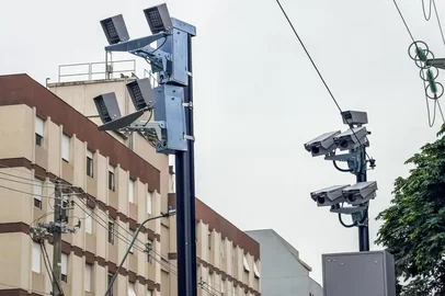 Gustavo Roth / EPTC/PMPA Radar que multa em passa sinal vermelho da Avenida Ipiranga com a Avenida da Azenha