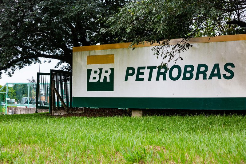 CANOAS, RS, BRASIL, 03/05/2018 : Petrobras vai vender controle da Refinaria Alberto Pasqualini (Refap) de Canoas  (Omar Freitas/Agência RBS)Indexador: Omar Freitas<!-- NICAID(13532377) -->