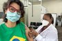 Manuela D'Ávila recebe vacina contra covid-19