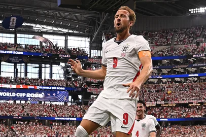 England's forward #09 Harry Kane celebrates after scoring his team's second goal during the 2026 World Cup Group L football match between England and Croatia at the Dallas Stadium in Arlington on June 17, 2026.  (Photo by Paul ELLIS / AFP)Editoria: SPOLocal: ArlingtonIndexador: PAUL ELLISSecao: world championshipFonte: AFPFotógrafo: STF<!-- NICAID(16308849) -->