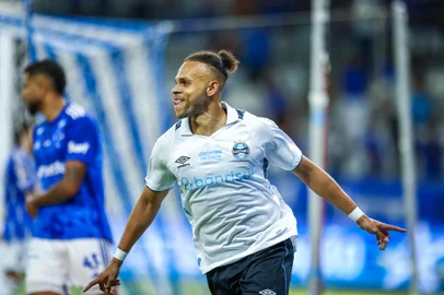 Gremio x Cruzeiro - Martin BraithwaiteRS - FUTEBOL/CAMPEONATO BRASILEIRO 2024/GREMIO X CRUZEIRO  - ESPORTES - Lance da partida entre Gremio e Cruzeiro disputada na noite desta quarta-feira, ne Estadio do Mineirao, em Belo Horizonte, em partida valida pela Campeonato Brasileiro 2024. FOTO: LUCAS UEBEL/GREMIO FBPAEditoria: SPOLocal: Belo HorizonteIndexador: Lucas UebelSecao: futebolFonte: Gremio.netFotógrafo: Gremio x Cruzeiro<!-- NICAID(15923700) -->
