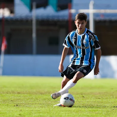 Jefinho, meia da base do GrêmioSão Luiz x Grêmio - Estadual Sub-20 - 18/6/23Fotos: Renan Jardim / Grêmio FBPA<!-- NICAID(15531693) -->