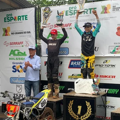 Guylherme Faria Sobieski sobe ao pódio na primeira colocação de campeão gaúcho de velocross.<!-- NICAID(15932076) -->