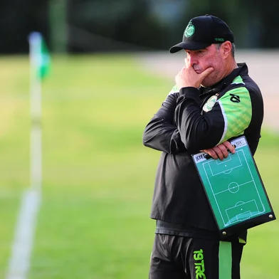 CAXIAS DO SUL, RS, BRASIL, 25/04/2023. Treino do Juventude no Centro de Formação de Atletas e Cidadãos (Cfac) - o Ju está disputando a série B do Campeonato Brasileiro. Na foto, técnico Pintado. (Porthus Junior/Agência RBS)Indexador:                                 <!-- NICAID(15411894) -->