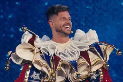 Fernando Fernandes é o Circo, em The Masked Singer Brasil<!-- NICAID(15348046) -->