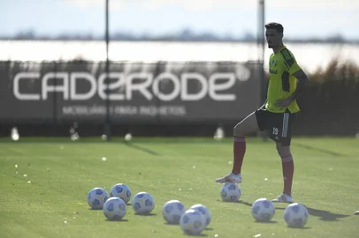 O atacante Matheus Cadorini participa de treino do Inter no CT Parque Gigante.<!-- NICAID(14939875) -->