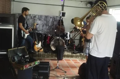 Banda Reverendo Zumbi tocando na Casa Parela<!-- NICAID(15407337) -->