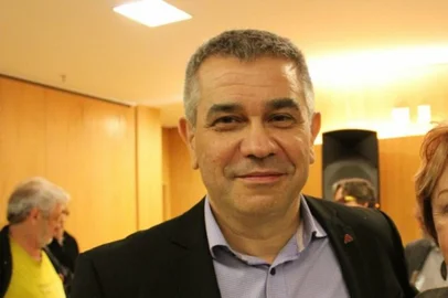 Eduardo Bimbi faleceu na madrugada de terça-feira (18), aos 65 anos. Presidente do Sindicato dos Arquitetos do Estado Rio Grande do Sul (Saergs), ele foi vítima de um câncer.<!-- NICAID(15999273) -->