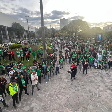 Servidores de Caxias do Sul rejeitam proposta de reajuste salarial e anunciam nova paralisação na segunda<!-- NICAID(16039236) -->