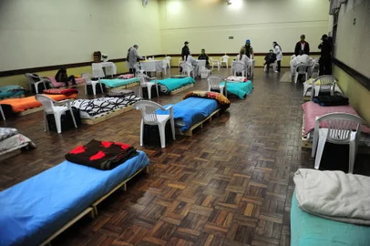 4ª edição do projeto Hospedagem Solidária, promovido pela Pastoral das Pessoas em Situação de Rua. A ação segue, agora, diariamente, até o dia 4 de setembro. Além de oferecer abrigo nos meses mais frios do ano, a hospedagem também garante a homens que estejam em situação de rua o acesso à alimentação, bem como atendimento médico.<!-- NICAID(14787944) -->