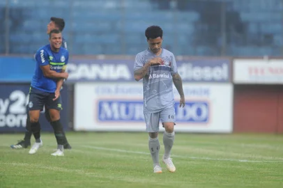 CAXIAS DO SUL, RS, BRASIL, 29/12/2021 - Jogo treino entre SER Caxias e Grêmio, categoria Sub-20, no estádio Centenário. (Marcelo Casagrande/Agência RBS)<!-- NICAID(14979227) -->