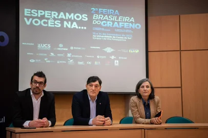 Coletiva de imprensa na UCS apresenta 2º Feira Brasileira do Grafeno em Caxias do Sul. Na foto: Diego Piazza, coordenador do UCS Graphene; Gelson Rech, reitor da UCS; e Neide Pessin, pró-reitoria de Inovação e Desenvolvimento Tecnológico. <!-- NICAID(15562040) -->