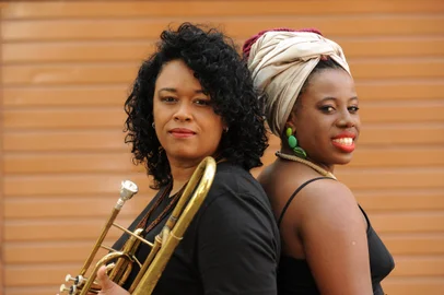 50 Tons de Pretas - Dejeane Arruée e Graziela Pires<!-- NICAID(14644884) -->