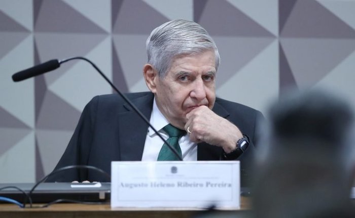 Heleno diz que presença de Cid em suposta reunião de Bolsonaro com cúpula das Forças Armadas é "fantasia" | GZH