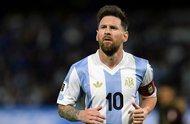 (FILES) Argentina's forward #10 Lionel Messi gestures during the 2026 FIFA World Cup South American qualifiers football match between Argentina and Peru at the La Bombonera stadium in Buenos Aires on November 19, 2024. Argentina's forward Lionel Messi was ruled out for Argentinas World Cup Qualifiers against Brazil and Uruguay on March 17, 2025, according to the list of called-up players posted on the AFA (Argentina Football Association) official X account. (Photo by JUAN MABROMATA / AFP)Editoria: SPOLocal: Buenos AiresIndexador: JUAN MABROMATASecao: soccerFonte: AFPFotógrafo: STF<!-- NICAID(16004061) -->