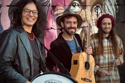 Em alusão ao Dia dos Avós, o Sesc Caxias do Sul preparou uma programação especial que levará música, dança e afeto para residenciais de idosos do município. De 21 a 26 de julho, quatro casas de idosos recebem o Grupo Araucária, formado por Sandro Martins, Edu Segabi e Gustavo Fantinel, com o show “Forró do Aconchego”, e integrantes do programa Maturidade Ativa da Unidade, que realizam atividades de dança, música e dinâmicas para estímulo cognitivo dos idosos.<!-- NICAID(16084169) -->