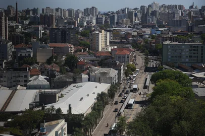 PORTO ALEGRE, RS, BRASIL, 21-10-2025: Raio X da Farrapos: avenida está com mais de 200 lojas fechadas e sofre com insegurança. (Foto: André Ávila/Agência RBS)<!-- NICAID(16150745) -->
