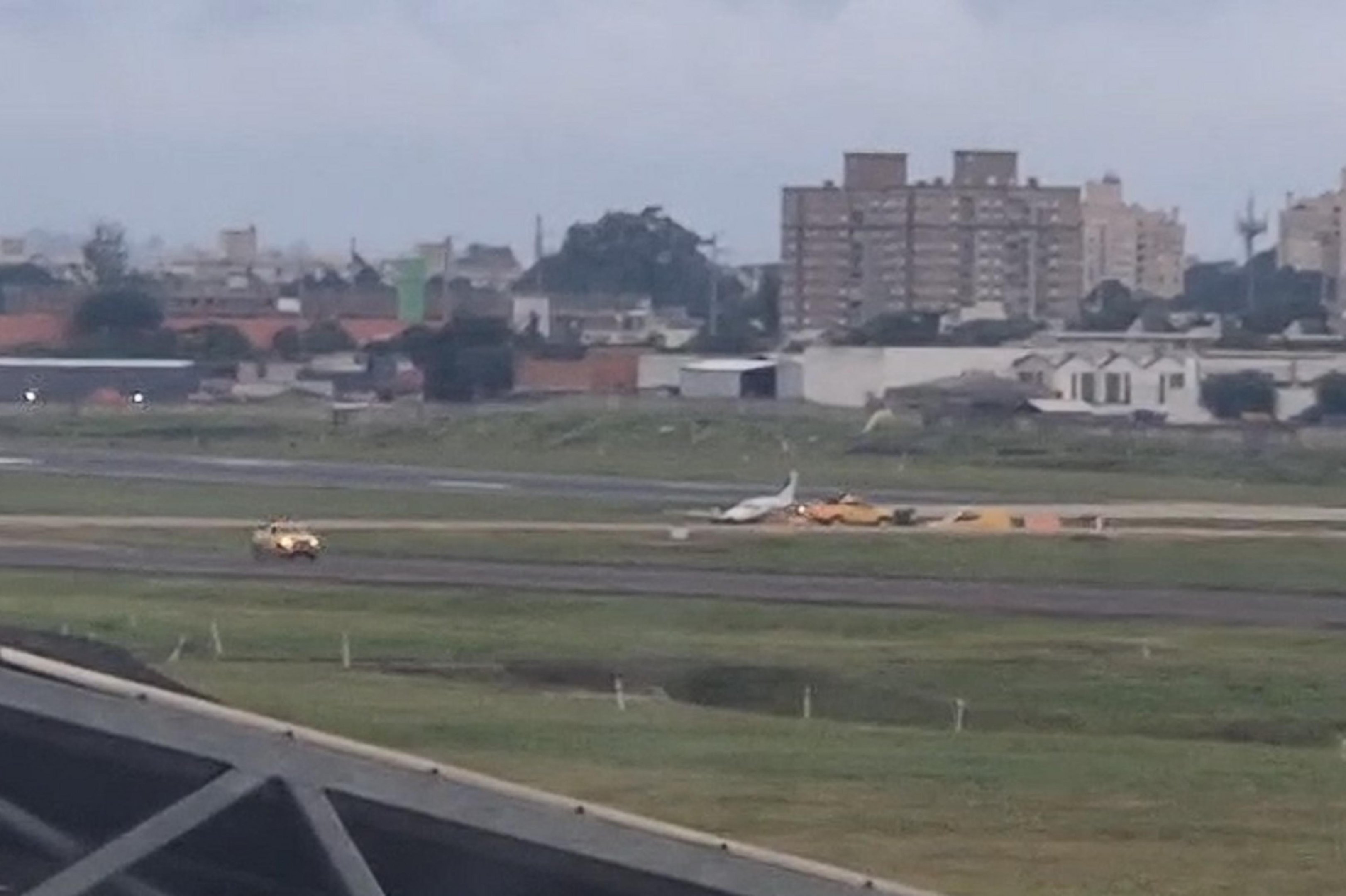 Avi&atilde;o de empres&aacute;rio mineiro derrapa e altera opera&ccedil;&otilde;es no aeroporto de Porto Alegre