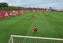 Roger dá ênfase em finalizações em treino do Inter para jogo contra o Avenida; veja o provável time