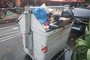 Ruas do bairro Auxiliadora voltam a ter contêineres transbordando lixo<!-- NICAID(15445423) -->