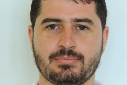 Morreu nesta terça-feira (28), aos 45 anos, Cleber Maus Alberto. A morte foi comunicada pela Universidade Federal do Pampa (Unipampa), instituição da qual ele era docente e ex-diretor.<!-- NICAID(16157253) -->