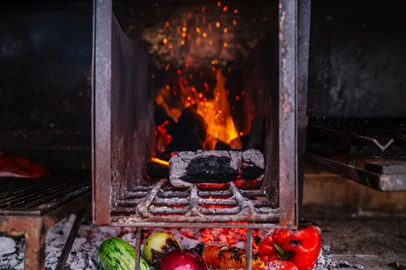 PORTO ALEGRE, RS, BRASIL, 11/09/2017 : Destemperados - Caderno de churrasco: acompanhamentos para churrasco. El Topador (Omar Freitas/Agência RBS)<!-- NICAID(13144653) -->