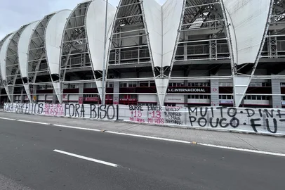 protesto no beira-rio<!-- NICAID(16097313) -->
