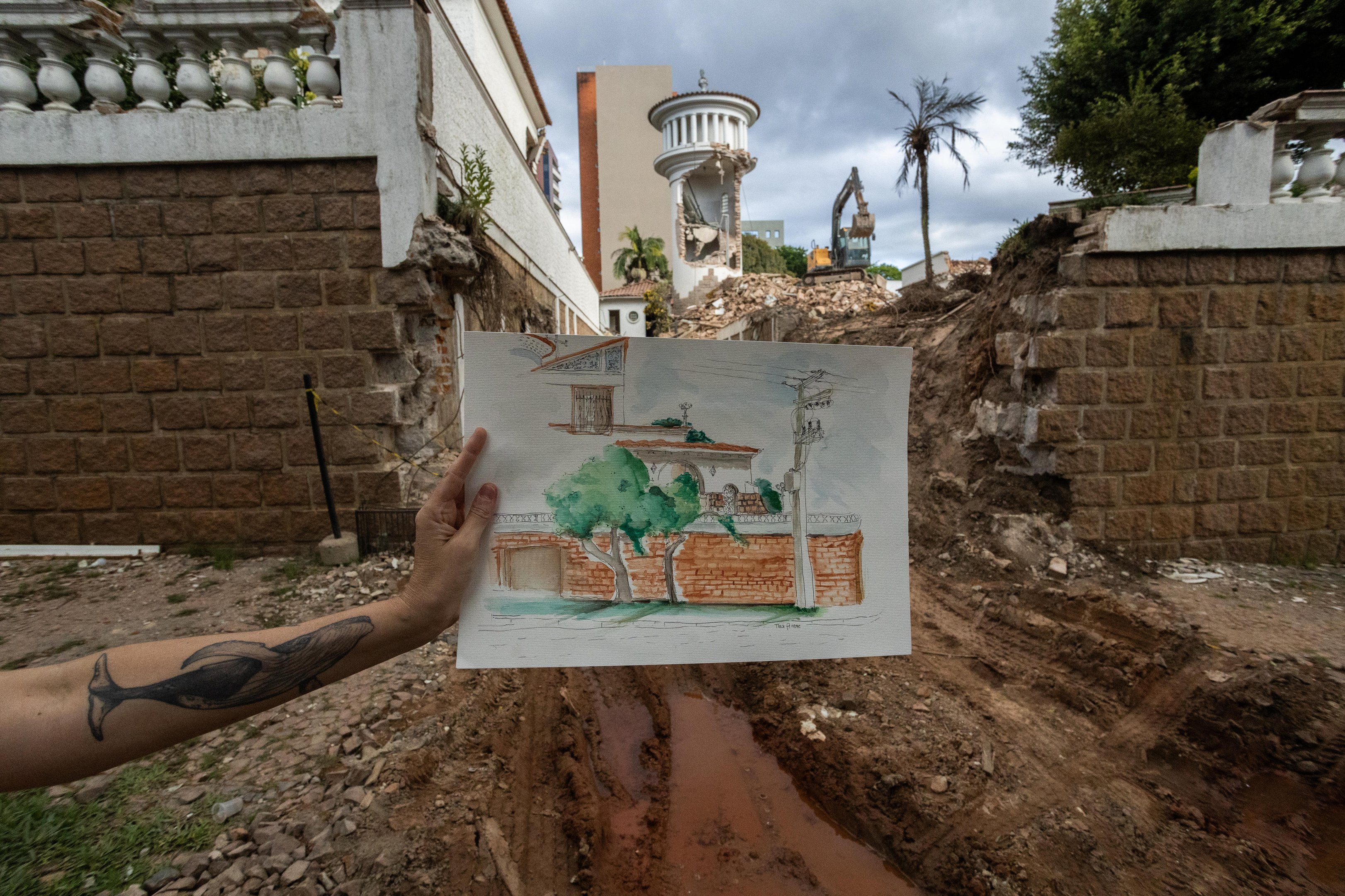 Grupo de artistas desenha casar&otilde;es condenados a demoli&ccedil;&atilde;o em Porto Alegre