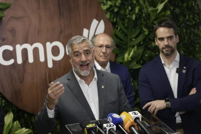 Guaiba, RS, Brasil, 02-12-2024: Cerimônia de entrega oficial do BioCMPC, com a presença do vice-presidente da República, Geraldo Alckmin, do governador do Rio Grande do Sul, Eduardo Leite, do presidente do Conselho das Empresas CMPC, Luis Felipe Gazitúa, do CEO do Grupo, Francisco Ruiz-Tagle, e do diretor-geral de Celulose da CMPC no Brasil, Antonio Lacerda. Durante a atividade, também ocorre o ato simbólico de desligamento da caldeira à carvão. Foto: Mateus Bruxel / Agência RBS<!-- NICAID(15926738) -->
