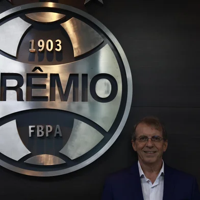 Porto Alegre, RS, Brasil — Em sua primeira entrevista exclusiva como presidente do Grêmio, Odorico Roman fala abertamente sobre a situação do clube em 2025, os desafios enfrentados dentro e fora de campo e projeta os rumos da gestão para 2026, em um momento decisivo para o futuro tricolor.Indexador: jeff botega<!-- NICAID(16195560) -->