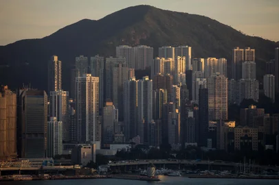 This photo taken on November 22, 2019 shows commercial and residential buildings in Hong Kong. (Photo by DALE DE LA REY / AFP)<!-- NICAID(14335643) -->