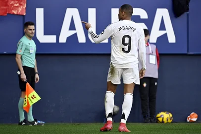 Real Madrid's French forward #09 Kylian Mbappe celebrates scoring the opening goal during the Spanish league football match between CA Osasuna and Real Madrid CF at El Sadar Stadium in Pamplona on February 15, 2025. (Photo by ANDER GILLENEA / AFP)<!-- NICAID(15993360) -->